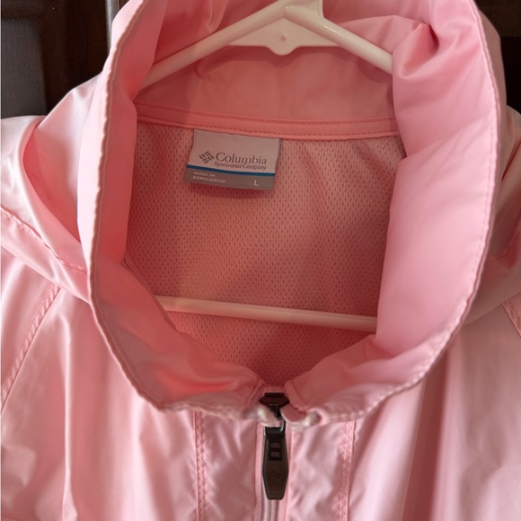 NWOT Columbia very lightweight rain jacket with hood. Size Large - Picture 2 of 2